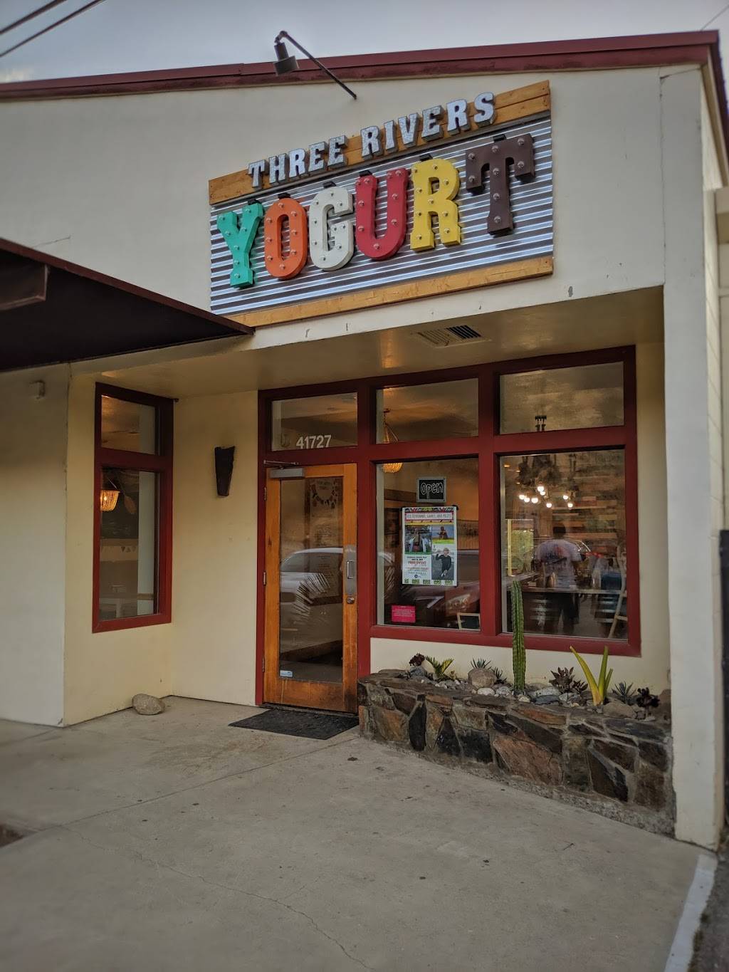 Three Rivers Yogurt | restaurant | 41727 Sierra Dr, Three Rivers, CA 93271, USA | 5596901286 OR +1 559-690-1286