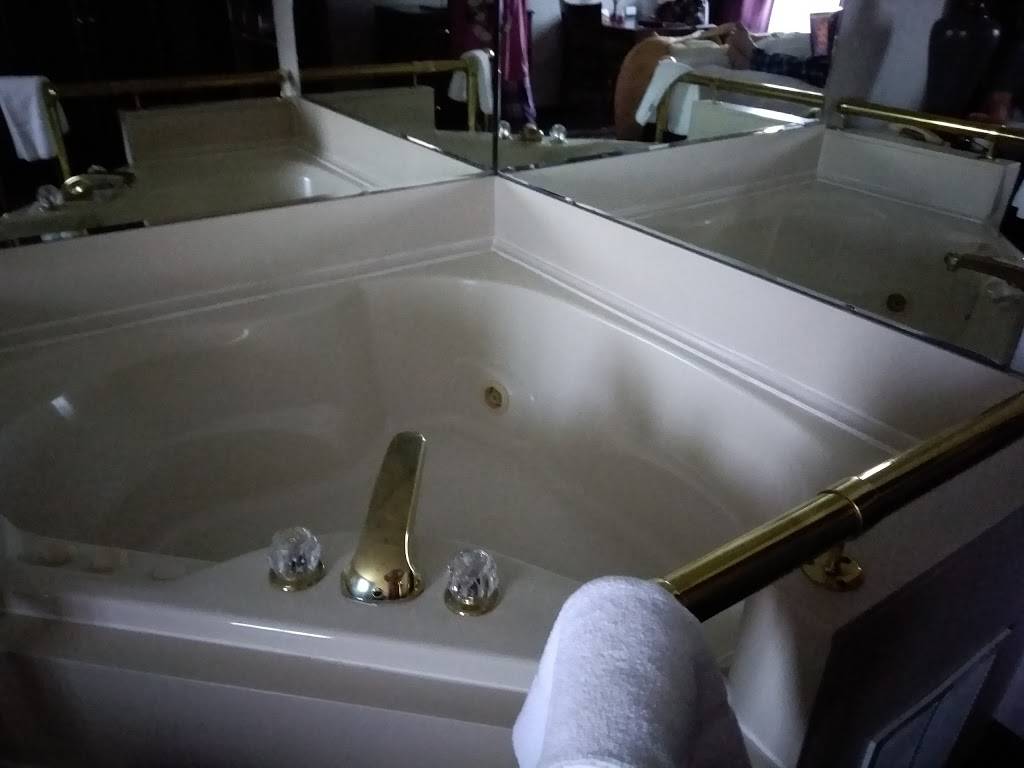 Quality Inn & Suites | restaurant | 11967 Chase Plaza Dr, Cincinnati, OH 45240, USA | 5138259600 OR +1 513-825-9600