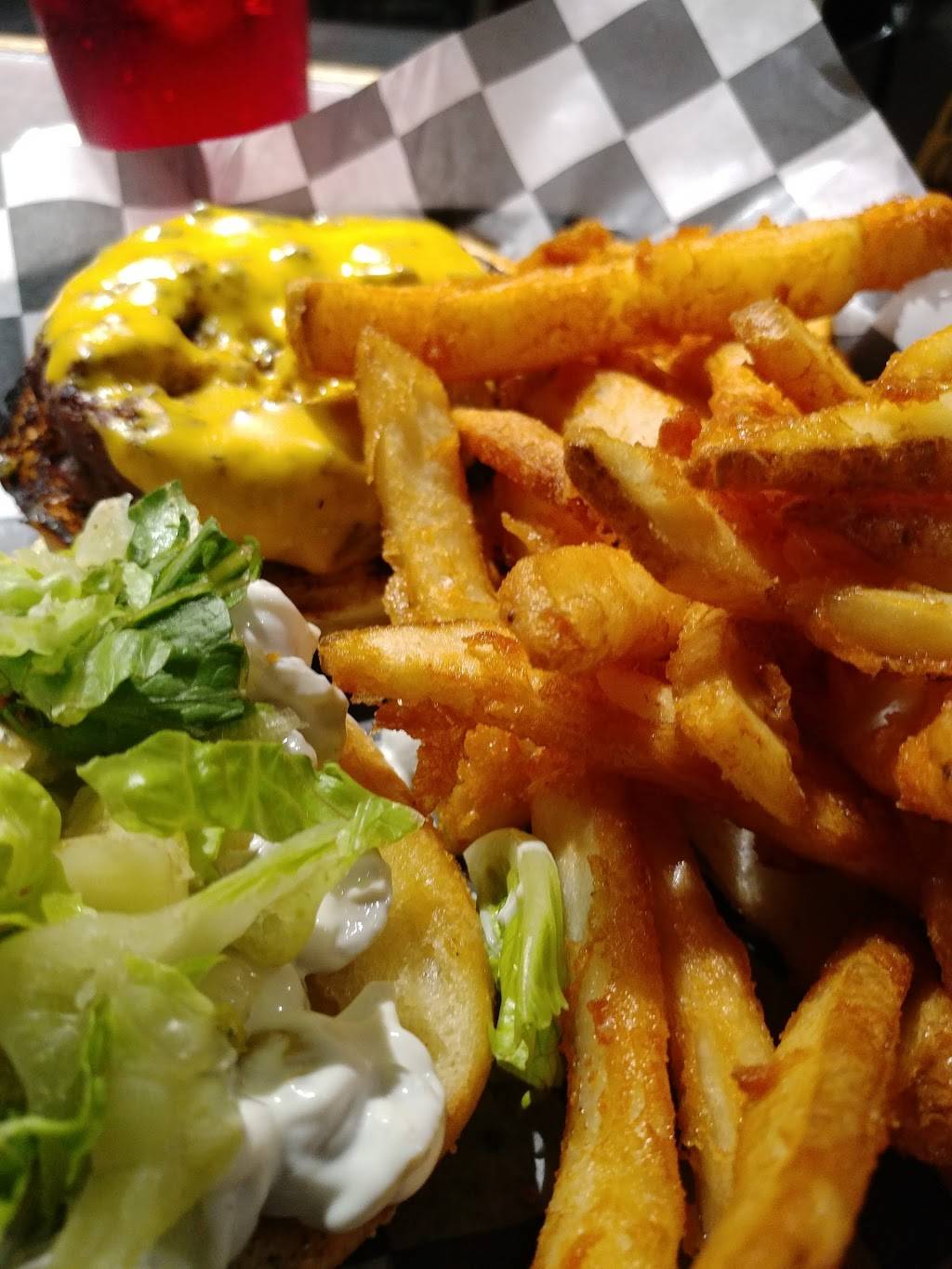 Charlies Bar & Grill | restaurant | 116 Lansing Rd, Potterville, MI 48876, USA | 5176452590 OR +1 517-645-2590