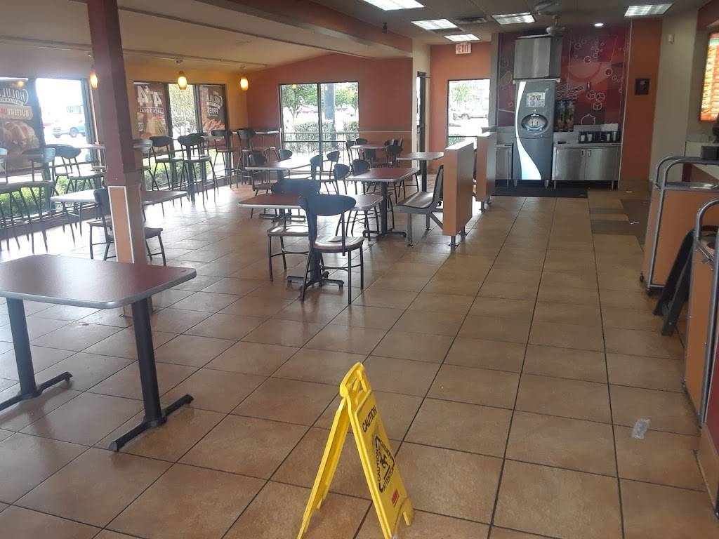 Jack in the Box | restaurant | 2209 SW Military Dr, San Antonio, TX 78224, USA | 2109233115 OR +1 210-923-3115