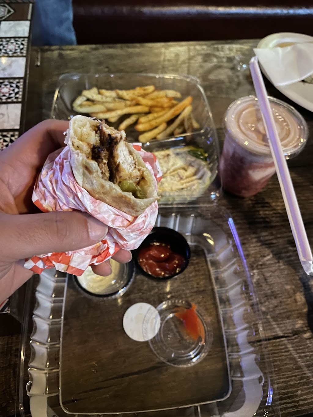 Mamas Shawarma | restaurant | 501 2nd Ave W #100, Seattle, WA 98119, USA | 2069818282 OR +1 206-981-8282