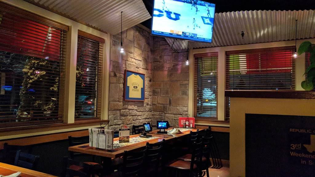 Chilis Grill & Bar | meal takeaway | 1041 S Sutton Rd, Streamwood, IL 60107, USA | 6304832352 OR +1 630-483-2352