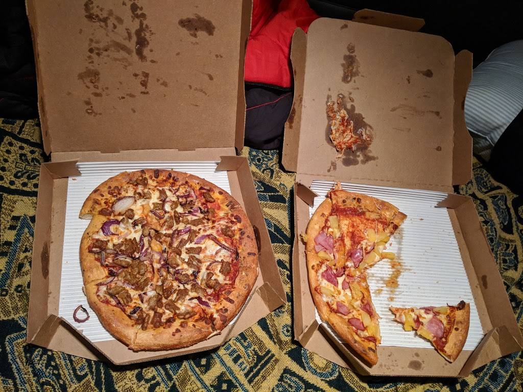 Pizza Hut | restaurant | 2410 Saviers Rd, Oxnard, CA 93033, USA | 8054874000 OR +1 805-487-4000