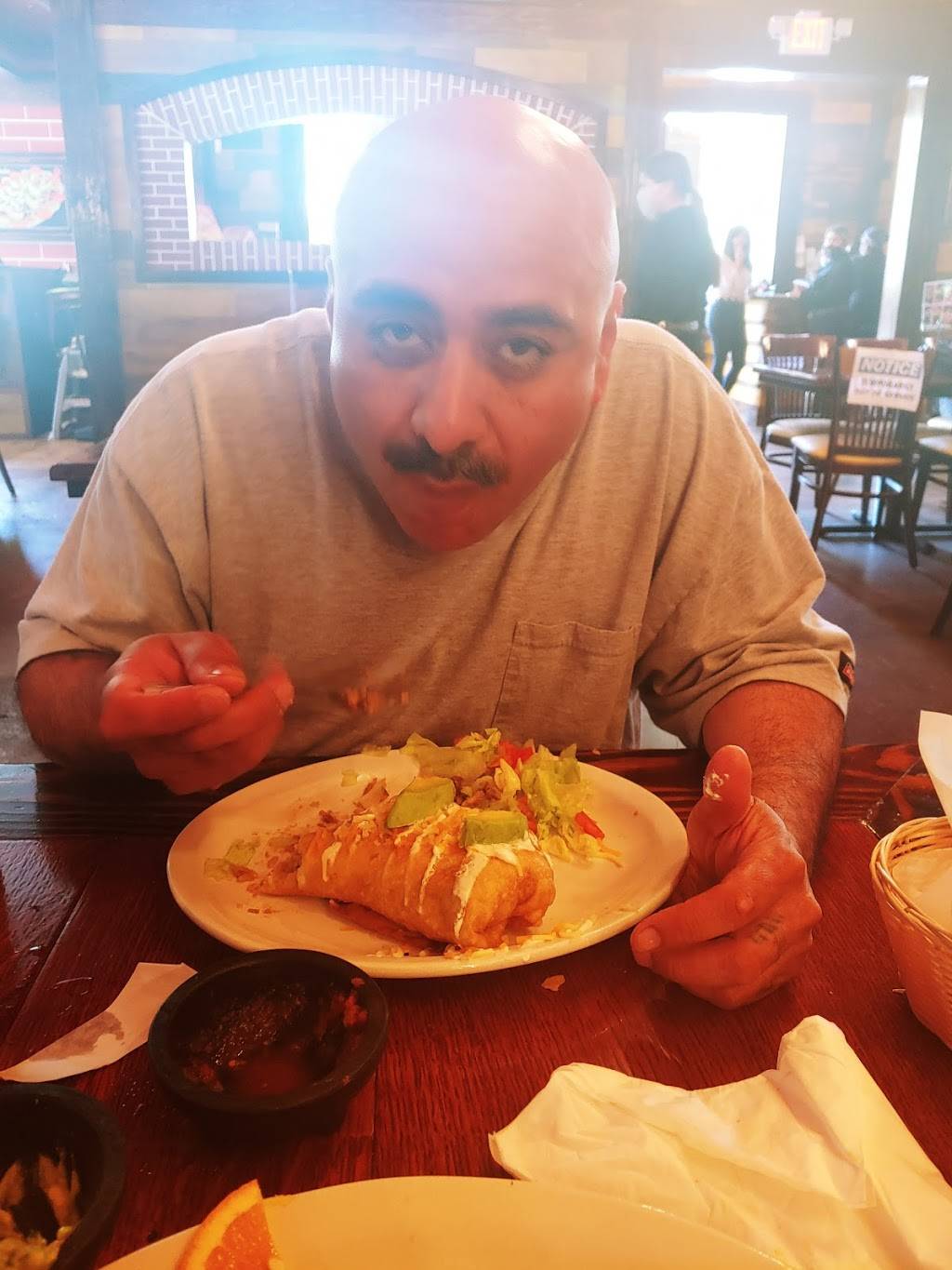 Lalos Mexican Restaurant | restaurant | 1901 E Daily Dr, Camarillo, CA 93010, USA | 8055864031 OR +1 805-586-4031