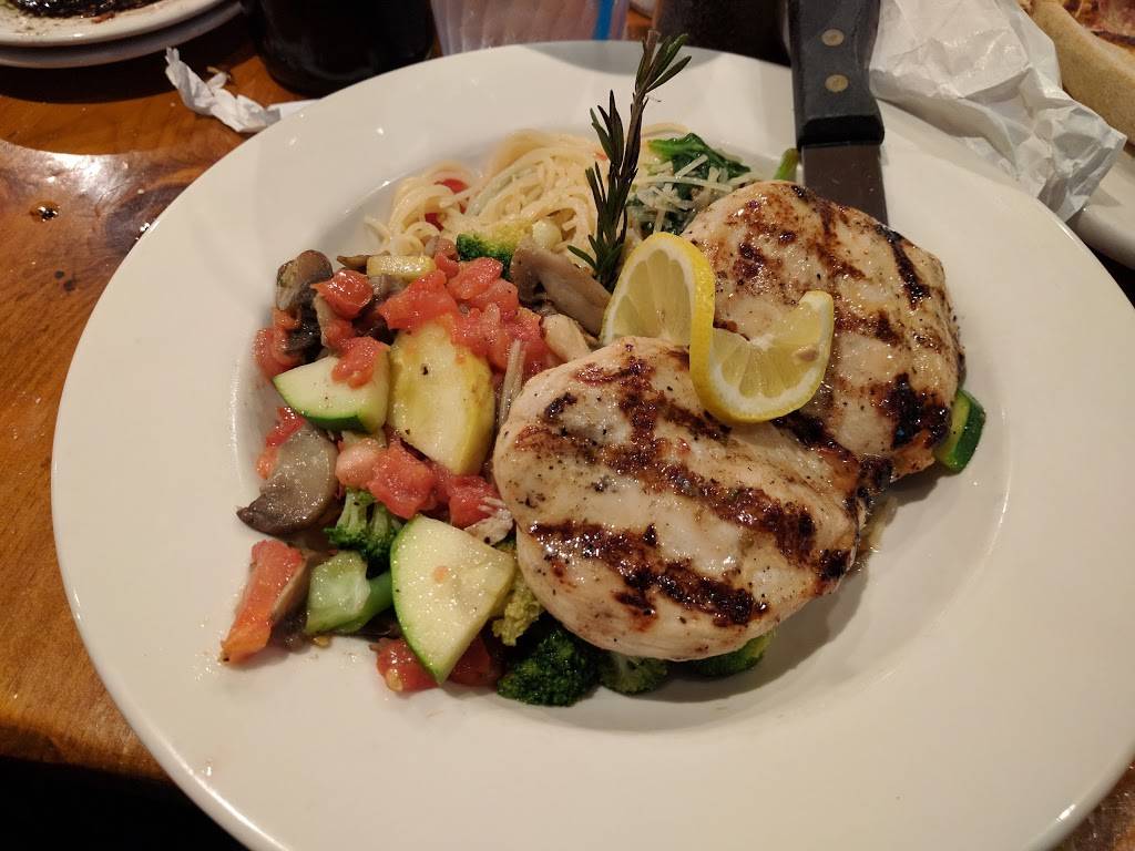 Johnny Carinos | restaurant | 1608 Garth Brooks Blvd, Yukon, OK 73099, USA | 4053500756 OR +1 405-350-0756