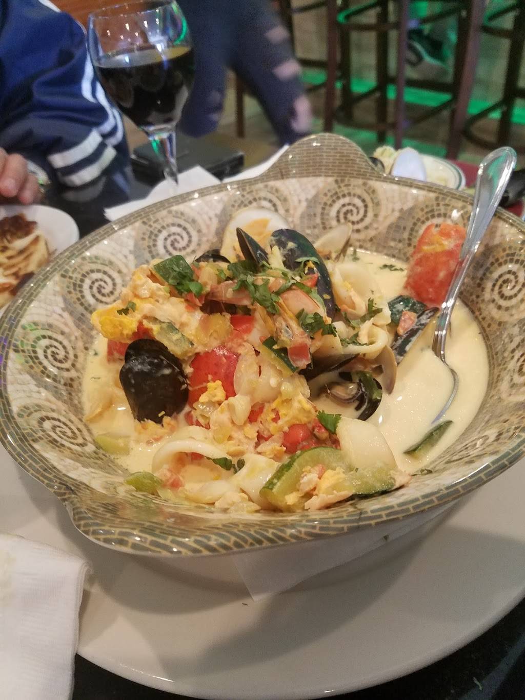 La Union Oyster & Clam Bar | restaurant | 102 N Franklin St, Hempstead, NY 11550, USA | 5164939624 OR +1 516-493-9624