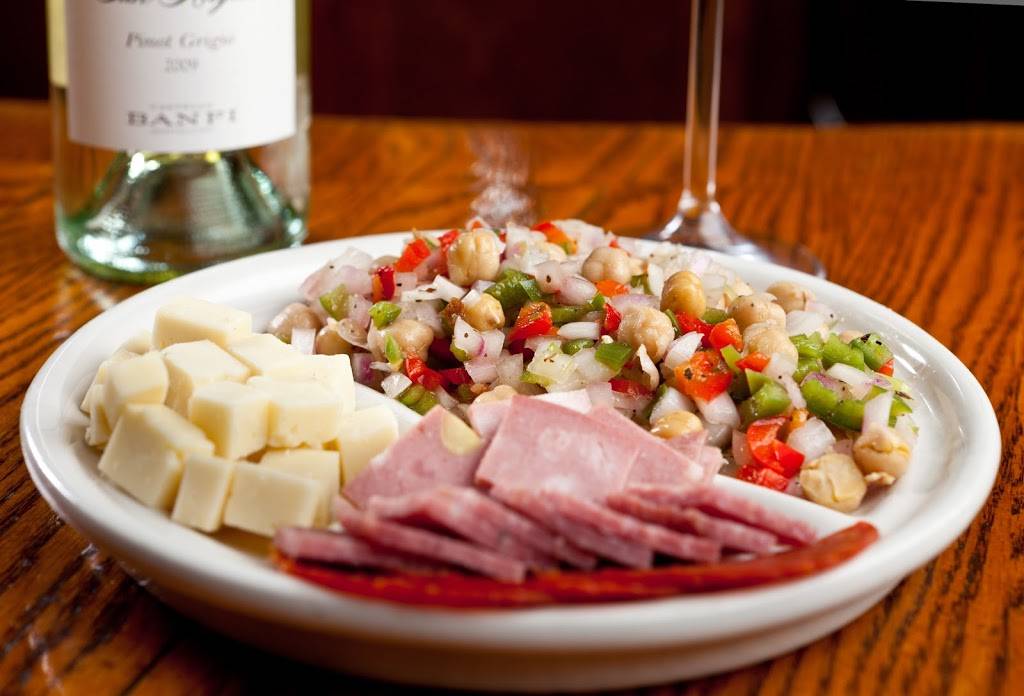 Caterinas Ristorante | restaurant | 9104 W Oklahoma Ave, Milwaukee, WI 53227, USA | 4145414200 OR +1 414-541-4200