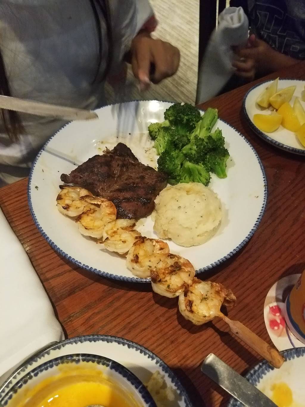 Red Lobster | restaurant | 22800 Vanowen St, Canoga Park, CA 91307, USA | 8187139297 OR +1 818-713-9297