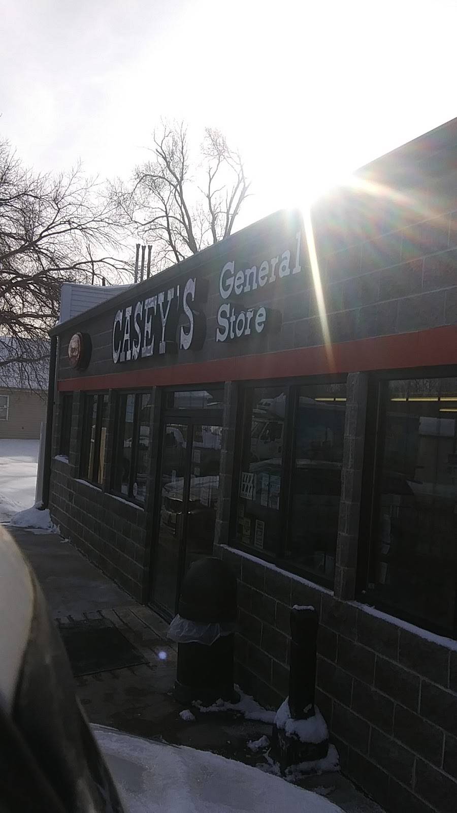 Caseys | restaurant | 602 Main St, Warsaw, IL 62379, USA | 2172564210 OR +1 217-256-4210