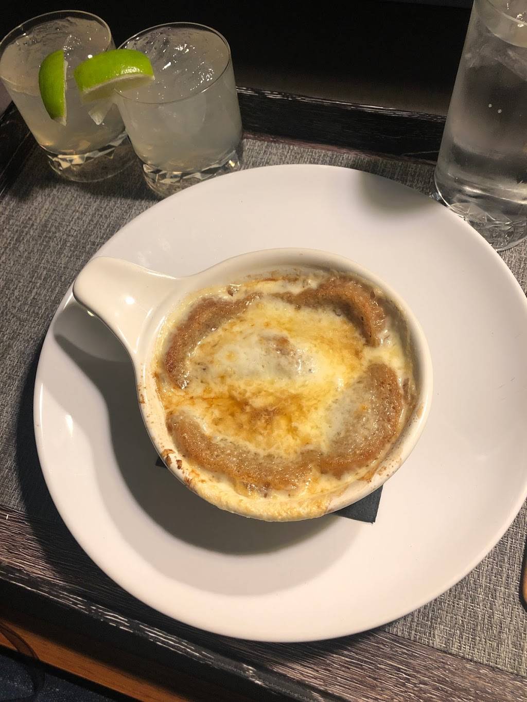 Palette Bar and Grill | restaurant | 901 E Washington Ave, Madison, WI 53703, USA | 6084558520 OR +1 608-455-8520