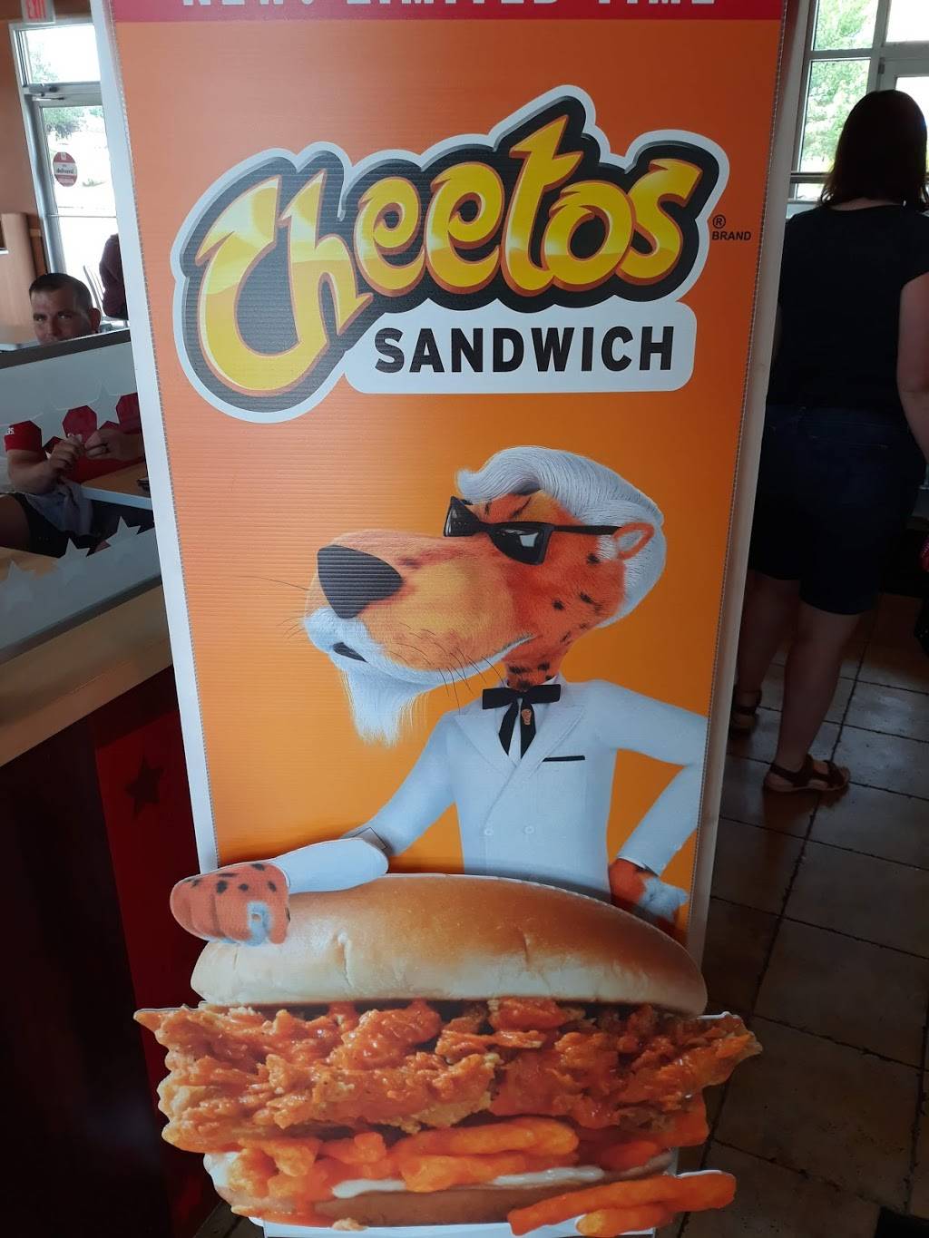 KFC | restaurant | 2555 S 175th St, Omaha, NE 68130, USA | 4029335211 OR +1 402-933-5211