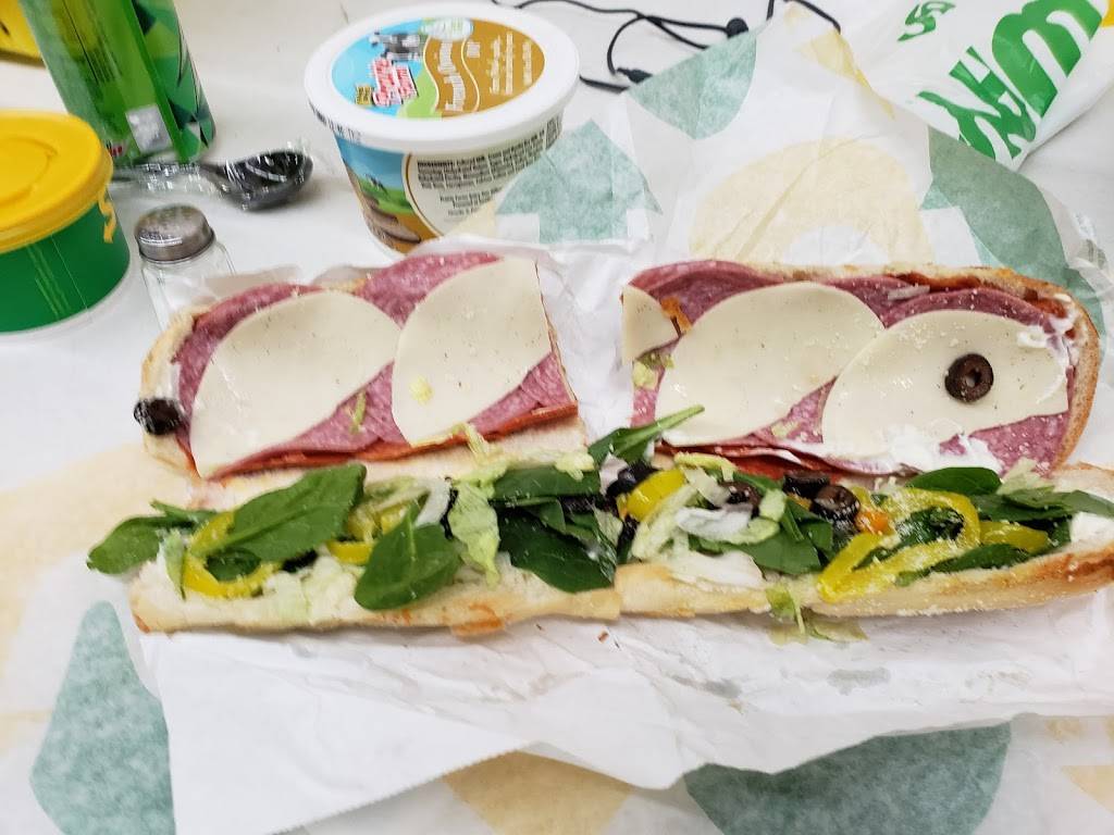 Subway | restaurant | 1085 N 7th St, Rochelle, IL 61068, USA | 8155627827 OR +1 815-562-7827