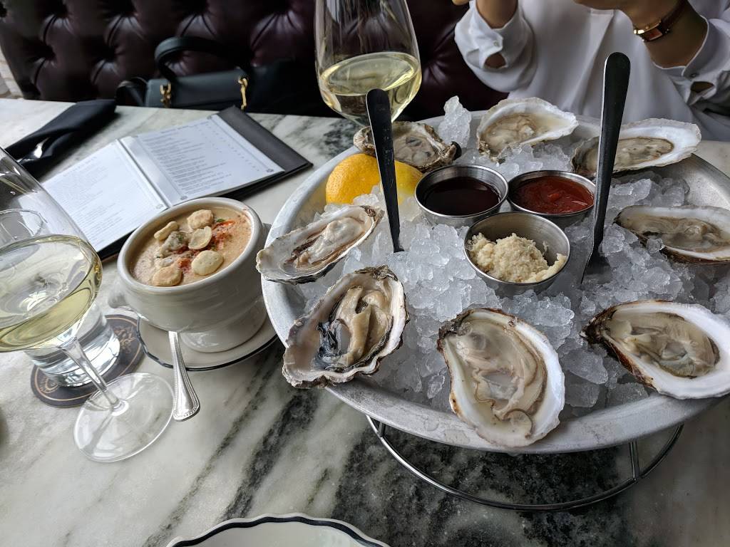 Loch Bar | restaurant | 240 International Drive, Baltimore, MD 21202, USA | 4439618949 OR +1 443-961-8949