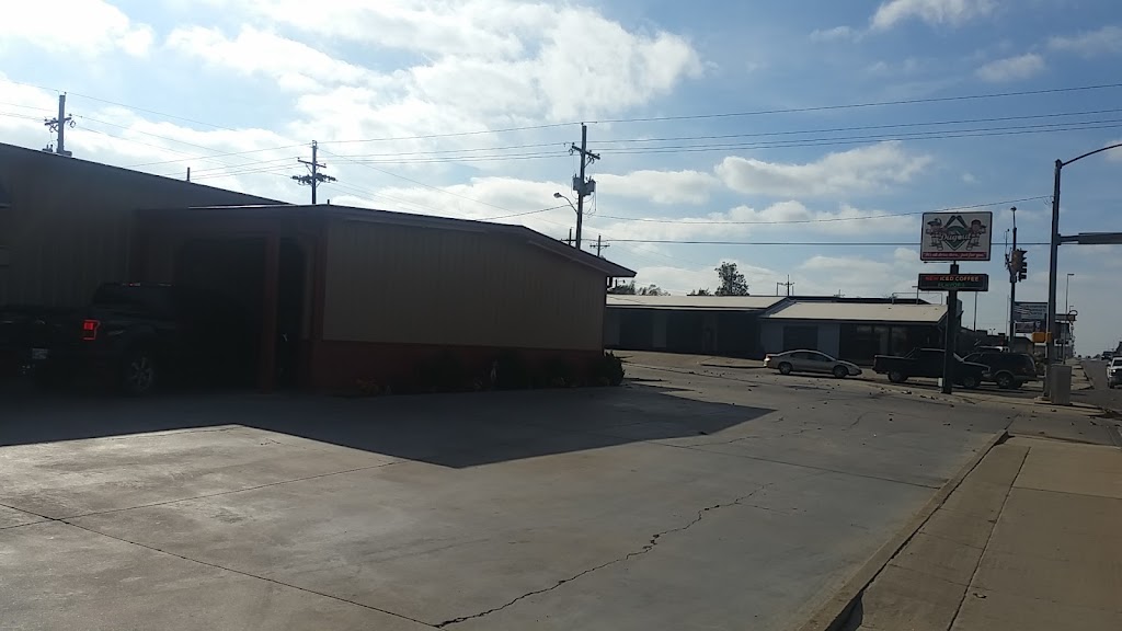 The Dugout C Store | restaurant | 1032 W 3rd St, Elk City, OK 73644, USA | 5802252005 OR +1 580-225-2005