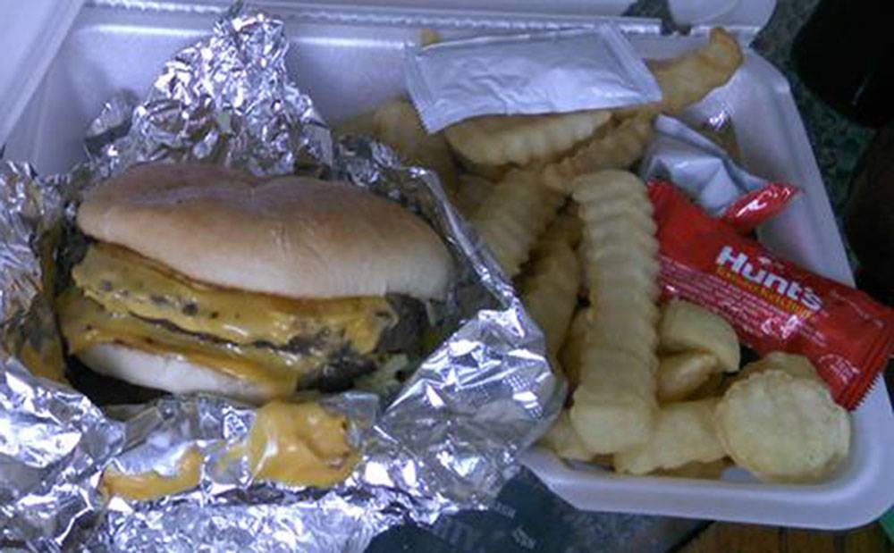 Georges Pizza | restaurant | 2910 Hyde Park Blvd, Niagara Falls, NY 14305, USA | 7162842471 OR +1 716-284-2471