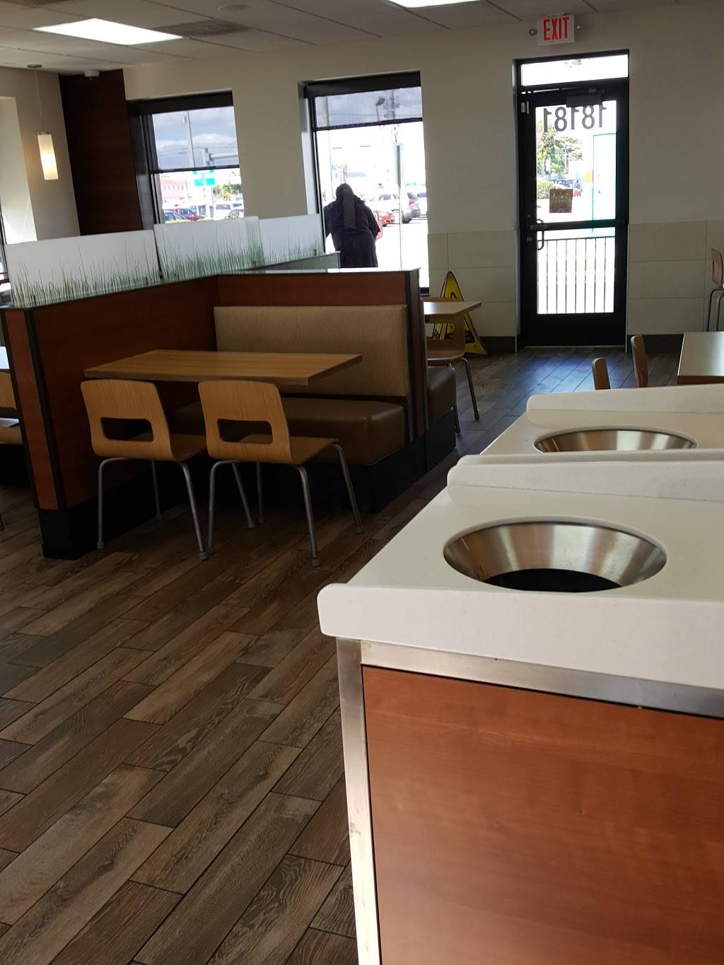 Wendys | restaurant | 18181 NW 27th Ave, Miami Gardens, FL 33056, USA | 3056210670 OR +1 305-621-0670