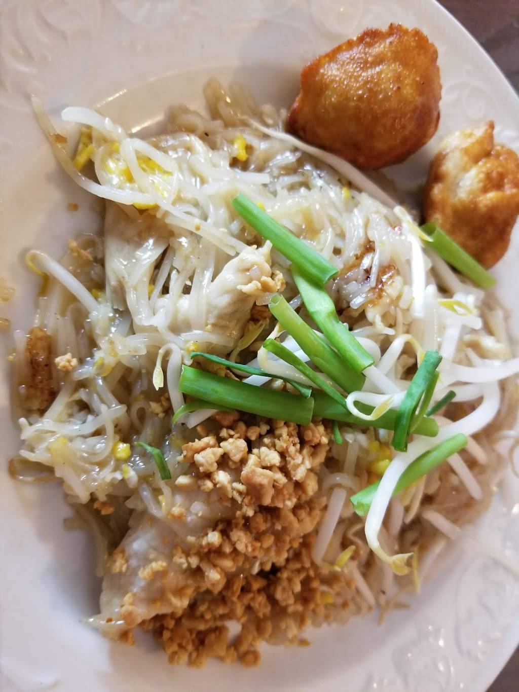 Thon Khao | restaurant | 427 Amherst St, Nashua, NH 03063, USA | 6038831161 OR +1 603-883-1161