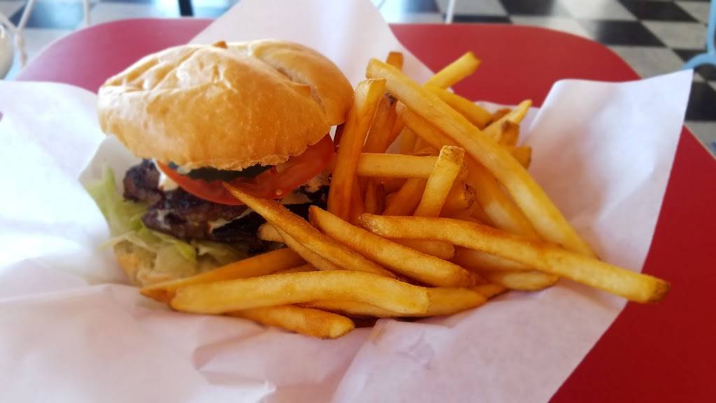 Dairy Delite | restaurant | 3080 W Eisenhower Blvd, Loveland, CO 80537, USA | 9706672111 OR +1 970-667-2111