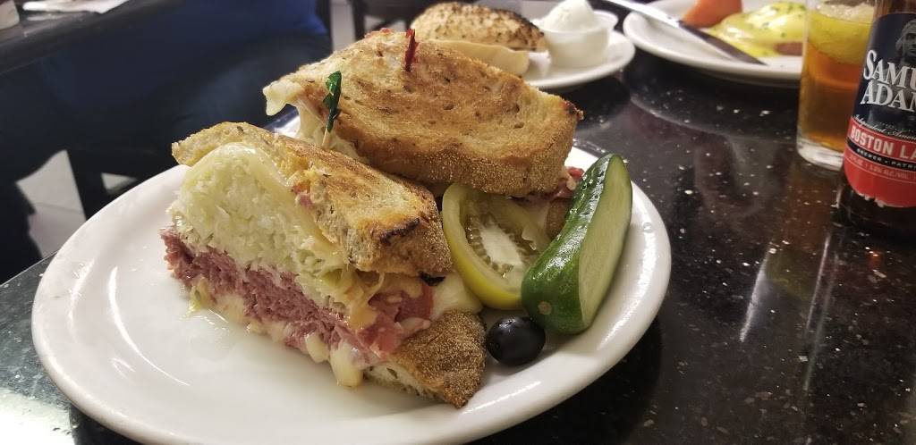 Weiss Deli | restaurant | 2744 N Green Valley Pkwy, Henderson, NV 89014, USA | 7024540565 OR +1 702-454-0565