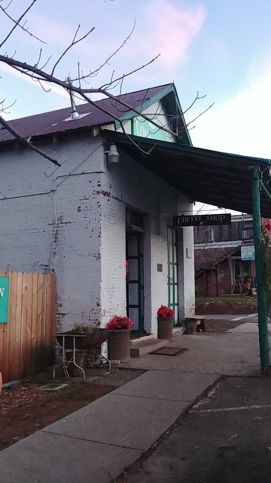 Corner Kitchen | restaurant | 6265 Main St, Georgetown, CA 95634, USA | 5303331630 OR +1 530-333-1630