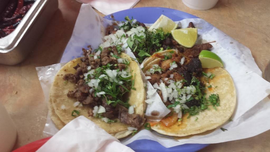 Taqueria Los Gallos | restaurant | 4211 W 26th St, Chicago, IL 60623, USA | 7737627452 OR +1 773-762-7452