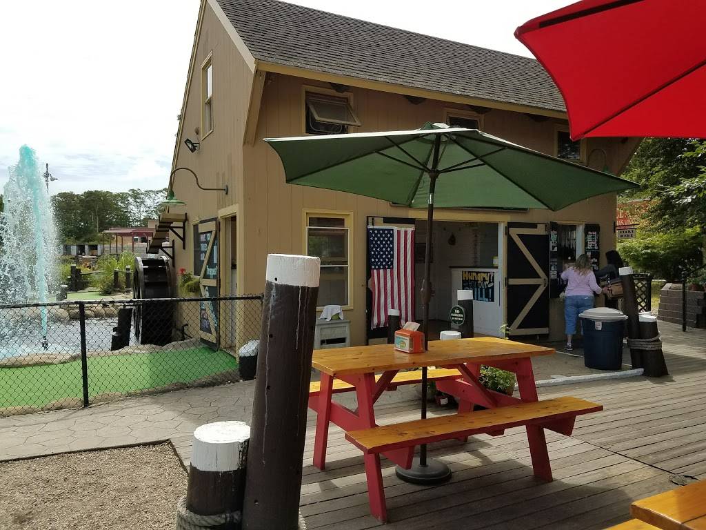 The Cove - Golf & Grill | restaurant | 386 State Rd, Vineyard Haven, MA 02568, USA | 5086932611 OR +1 508-693-2611