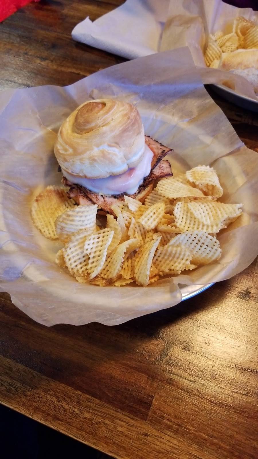 The Local Kitchen & Ale | restaurant | 21270 AL-25, Columbiana, AL 35051, USA | 2056715082 OR +1 205-671-5082