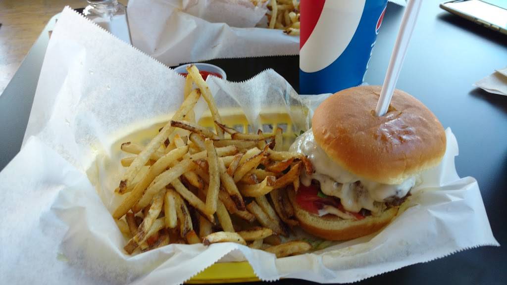 Wise Guys Burgers & More | restaurant | 118 E Main St, Orange, VA 22960, USA | 5406619794 OR +1 540-661-9794