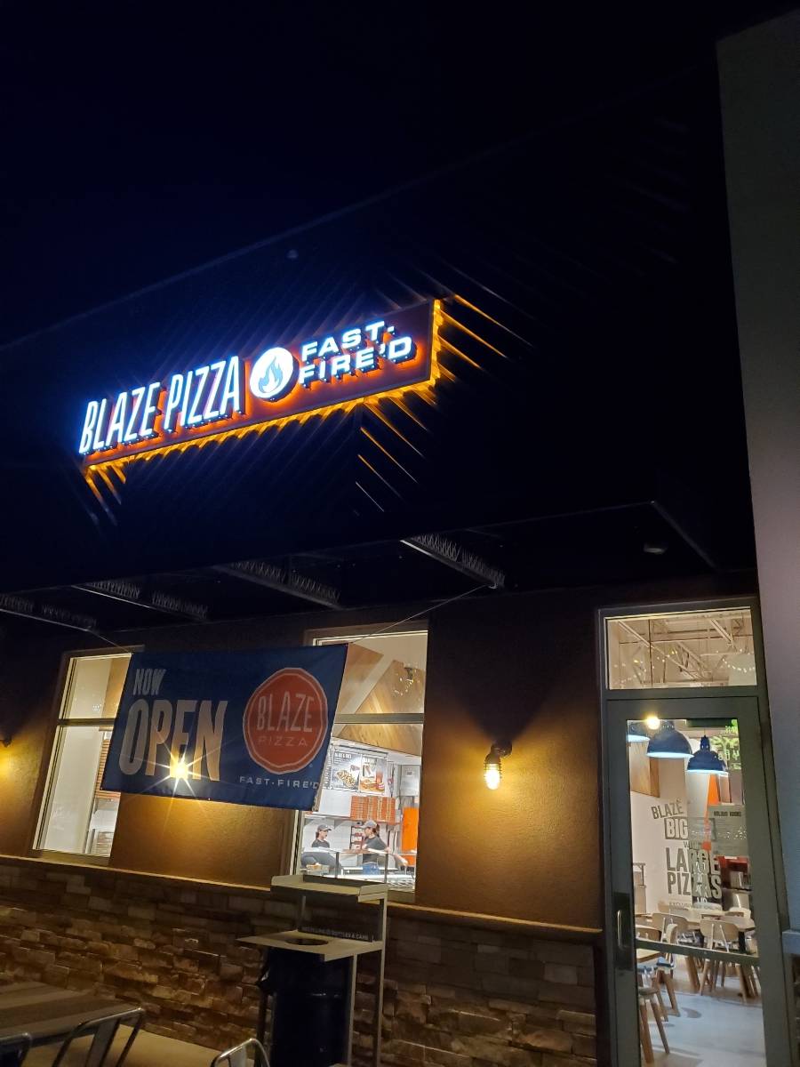 Blaze Pizza | meal takeaway | 1617 Pleasonton Rd, Fort Bliss, TX 79916, USA | 9159758666 OR +1 915-975-8666