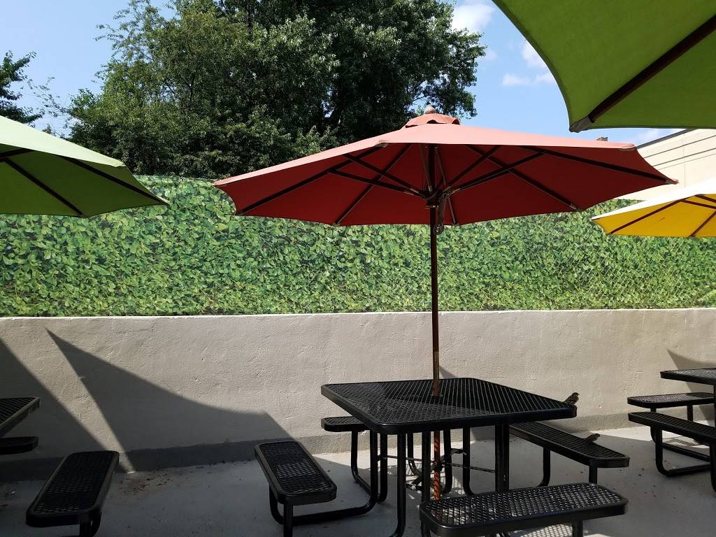 Celebrity Pizza | restaurant | 684 Mt Auburn St, Watertown, MA 02472, USA | 6179240009 OR +1 617-924-0009