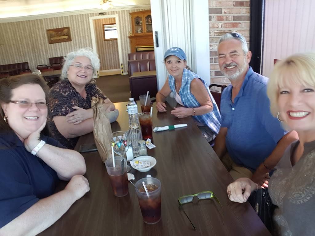 Karls Family Restaurant | restaurant | 5100 Hixson Pike, Hixson, TN 37343, USA | 4238755506 OR +1 423-875-5506