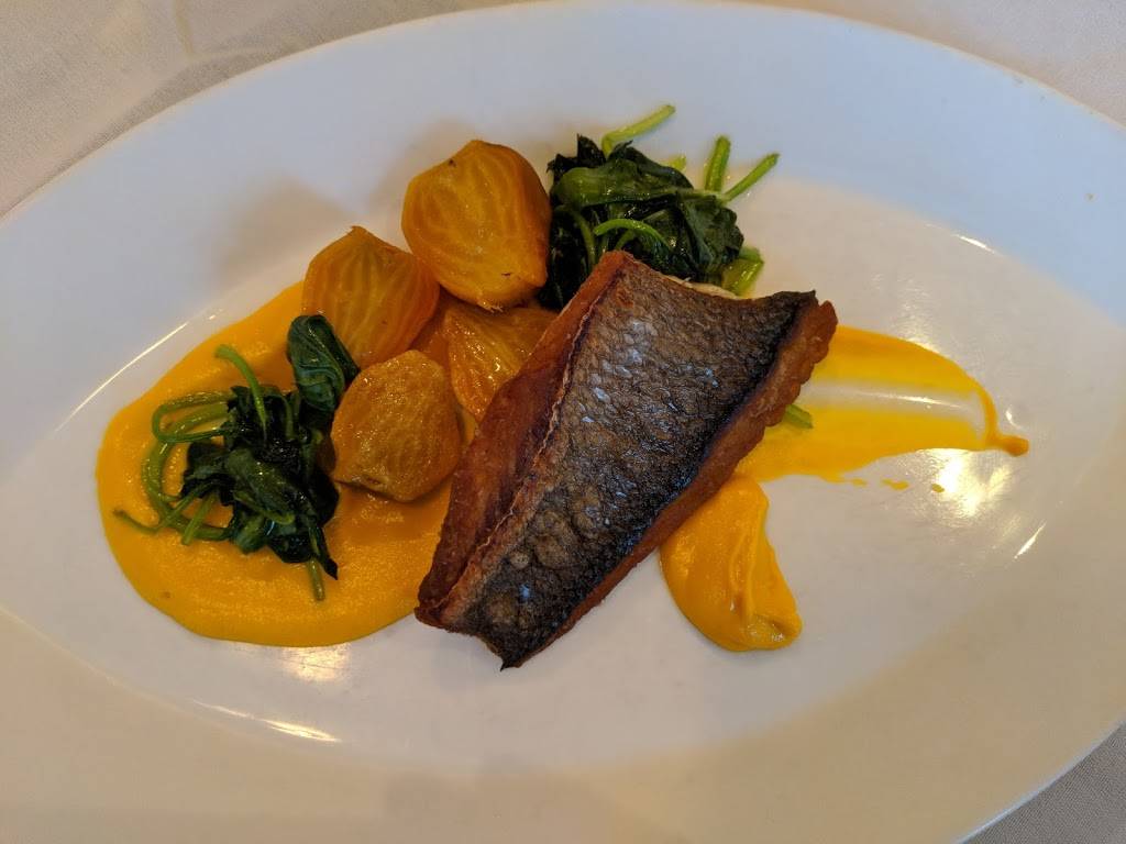 Schoolhouse At Canndondale | restaurant | 34 Cannon Rd, Wilton, CT 06897, USA | 2038349816 OR +1 203-834-9816