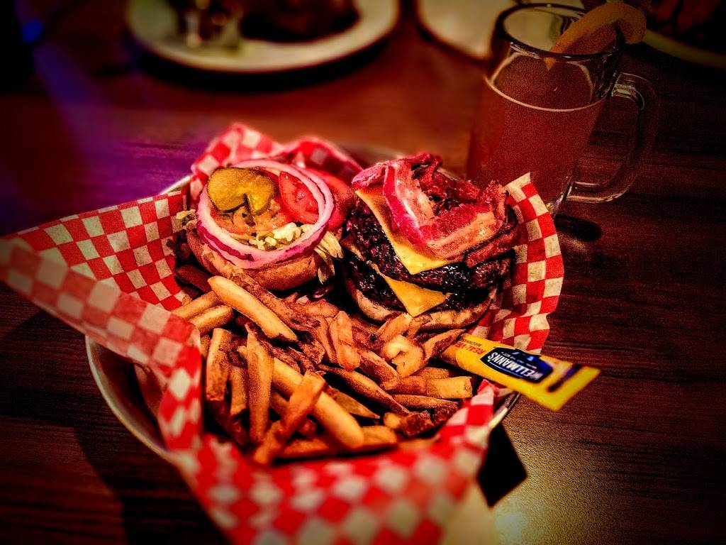 Chucks Roadhouse Bar & Grill | restaurant | 5001 Legacy Park Dr, Windsor, ON N8W 5S6, Canada | 5199679000 OR +1 519-967-9000