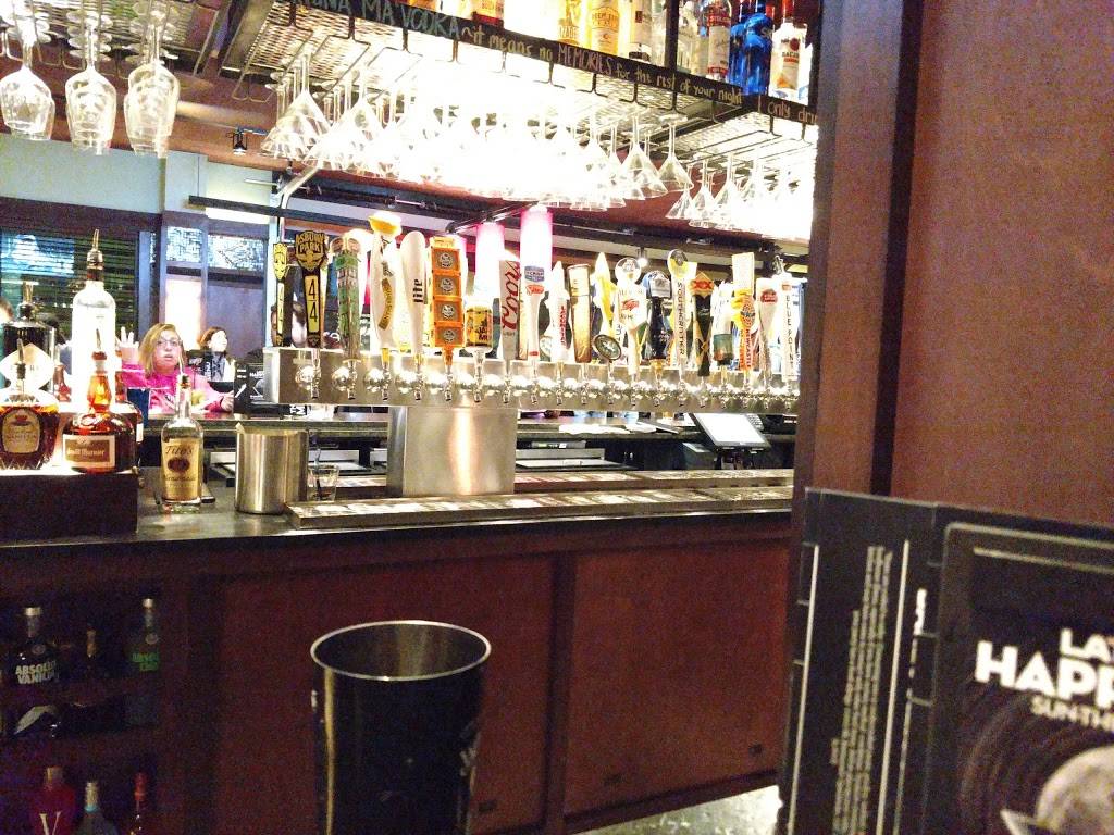 Bar Louie | night club | 675 U.S. Highway 1S Ste. 8, Iselin, NJ 08830, USA | 8482140010 OR +1 848-214-0010