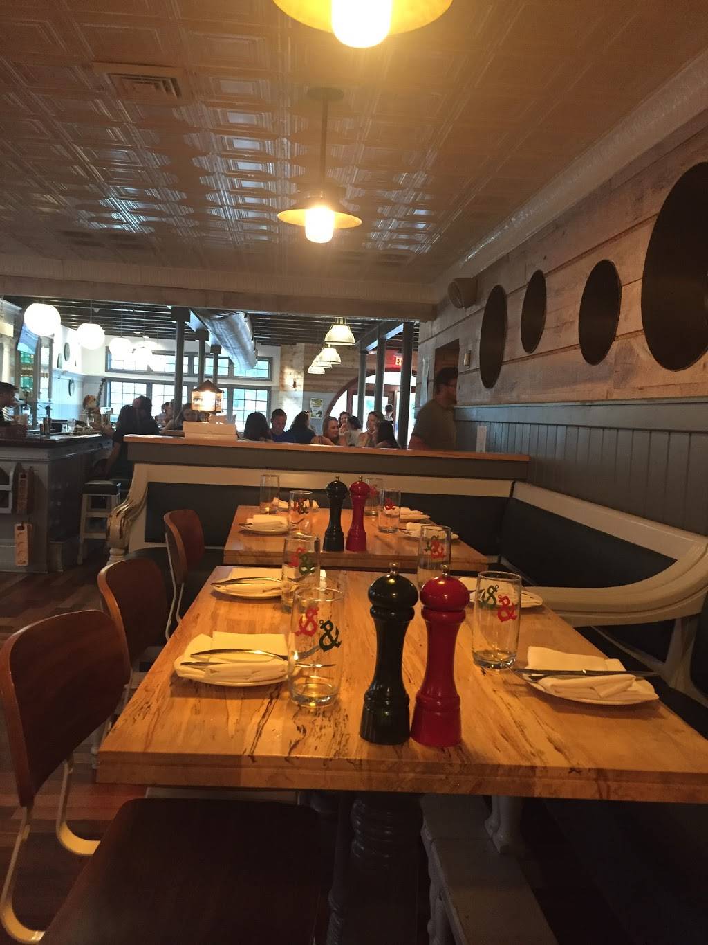 Chesapeake & Maine | restaurant | 316 Rehoboth Ave, Rehoboth Beach, DE 19971, USA | 3022263600 OR +1 302-226-3600