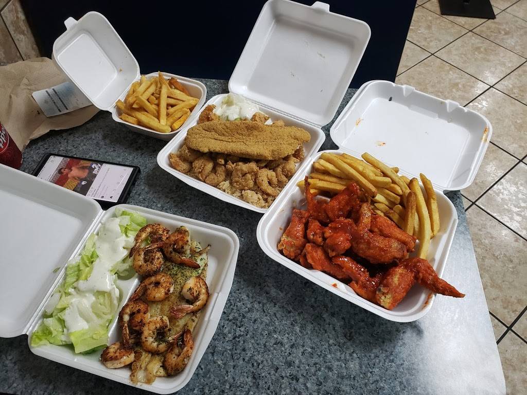 The Lighthouse Bar & Grill | restaurant | 6001 France Rd, New Orleans, LA 70126, USA | 5043012218 OR +1 504-301-2218