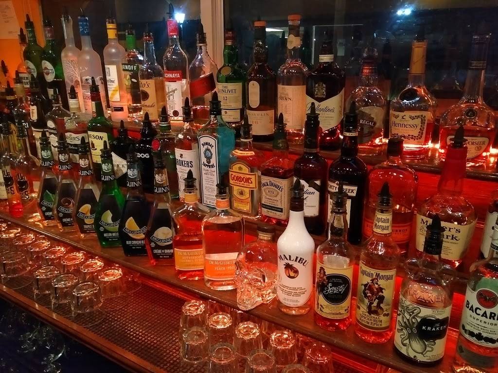 Port Credit Social House | restaurant | 1 Port St E, Mississauga, ON L5G 1H3, Canada | 6479777989 OR +1 647-977-7989