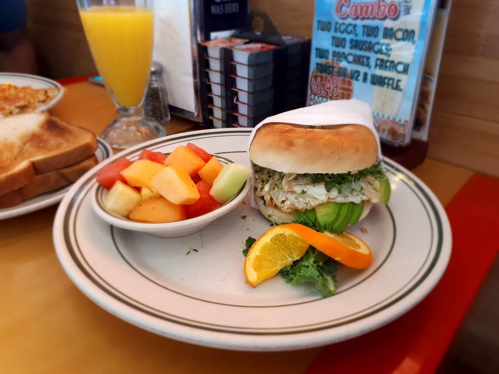 Woodys Diner | restaurant | 16371 Pacific Coast Hwy, Sunset Beach, CA 90742, USA | 5625922134 OR +1 562-592-2134