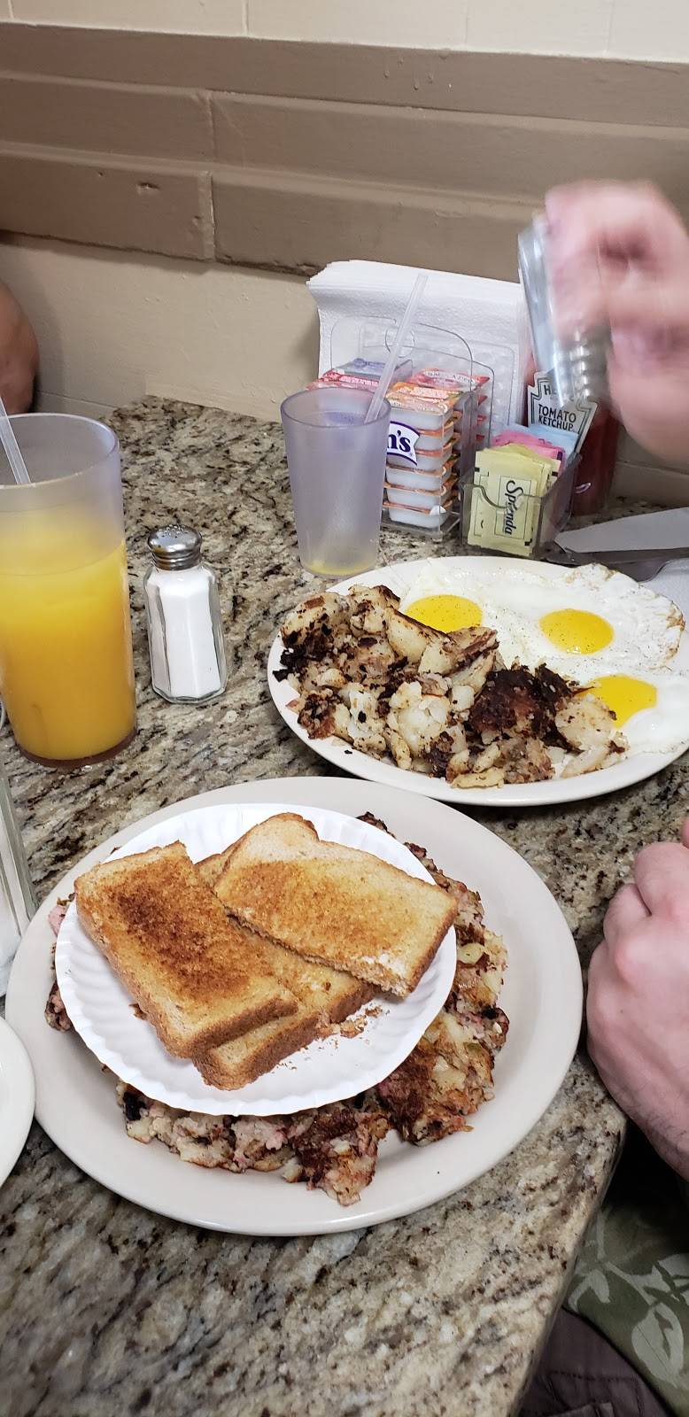 Carls Oxford Diner | restaurant | 291 Main St, Oxford, MA 01540, USA | 5089878770 OR +1 508-987-8770