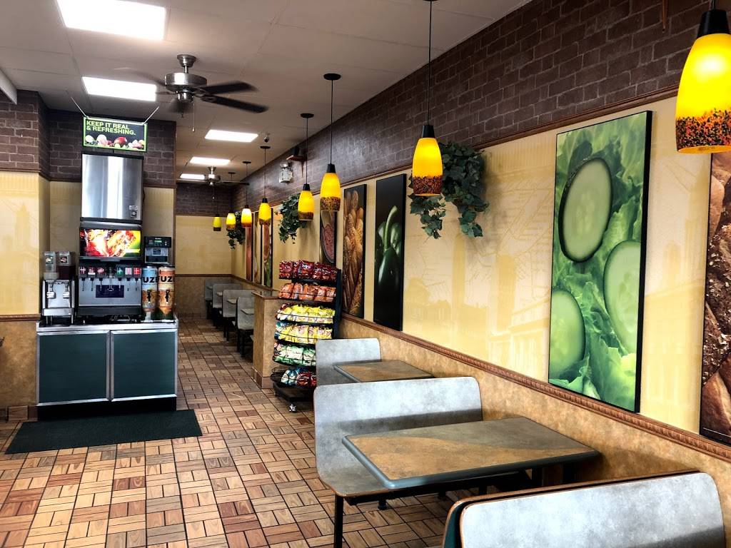 Subway | restaurant | 246 S Silver Springs Rd, Cape Girardeau, MO 63703, USA | 5733390440 OR +1 573-339-0440