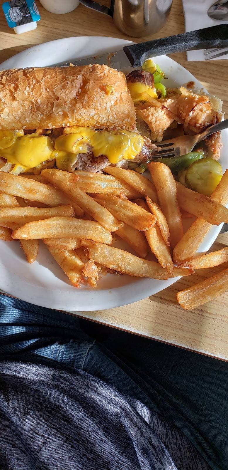 P.T. Christoffs | restaurant | 22900 Allen Rd, Woodhaven, MI 48183, USA | 7346754626 OR +1 734-675-4626