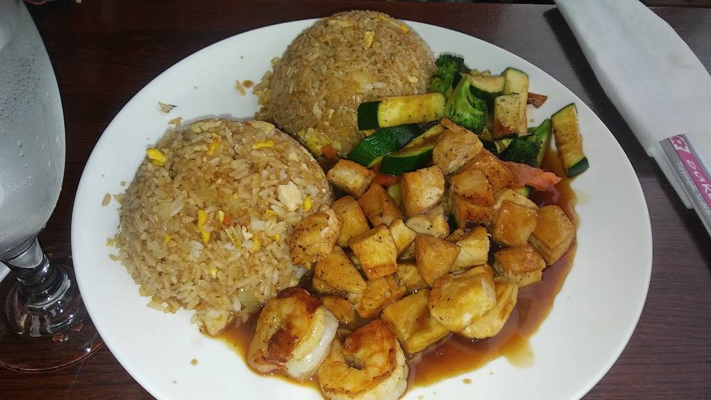 Sakura Teppanyaki & Sushi | restaurant | 730 W Diversey Pkwy, Chicago, IL 60614, USA | 7732482882 OR +1 773-248-2882