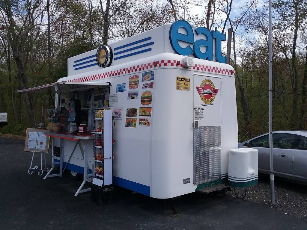 Streamliner Hot Dogs and More | restaurant | 447 Broadway, Taunton, MA 02780, USA | 5083697516 OR +1 508-369-7516
