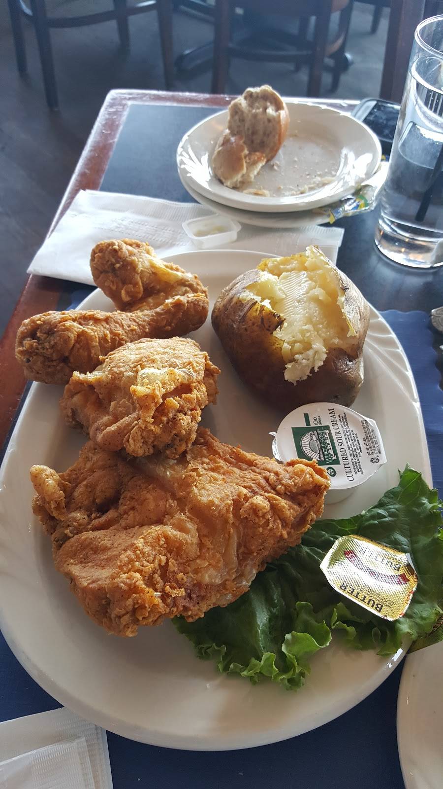 Sindbads Restaurant and Marina | restaurant | 100 St Clair St, Detroit, MI 48214, USA | 3138228000 OR +1 313-822-8000