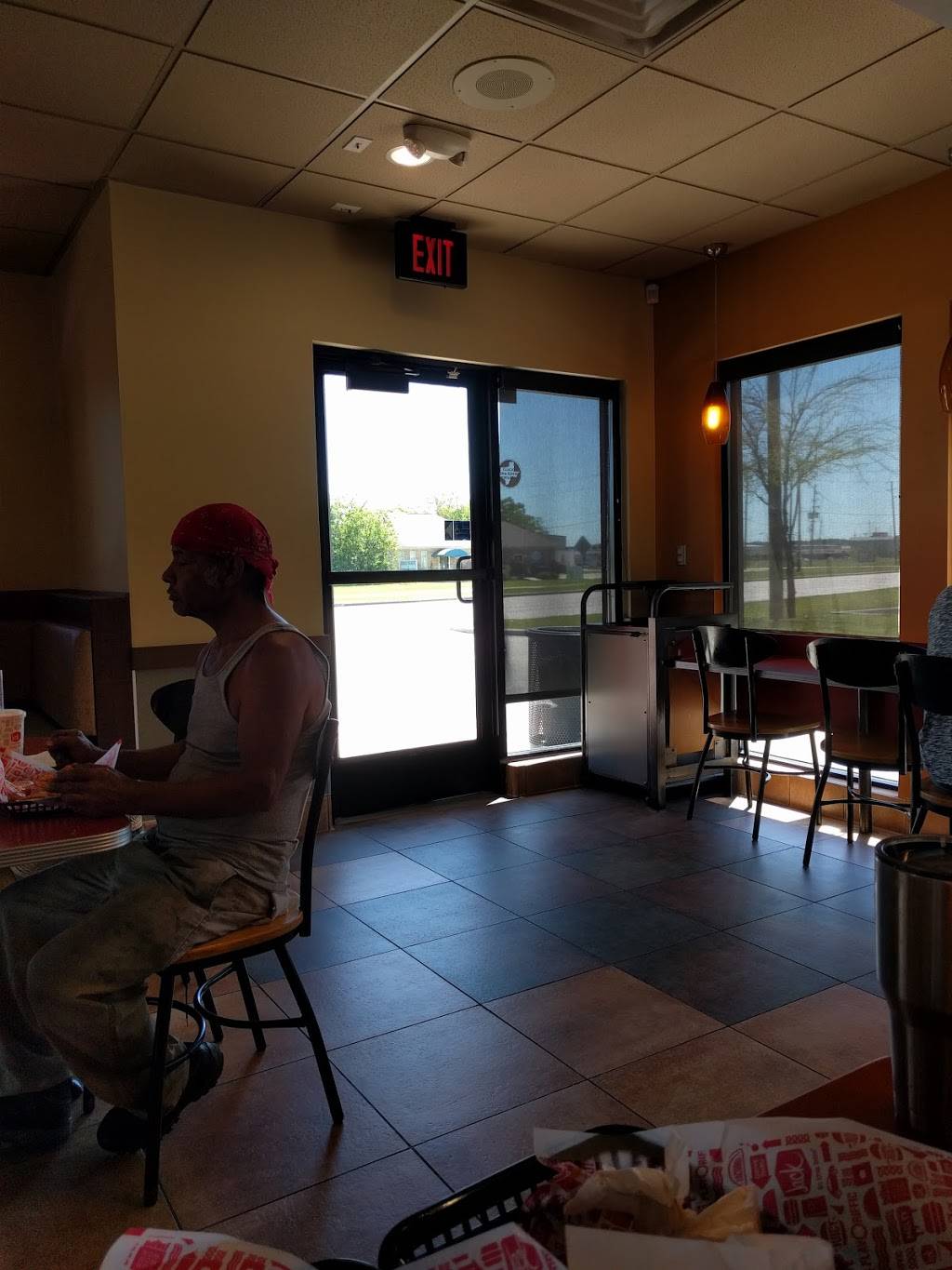 Jack in the Box | restaurant | 18 Wilson Rd, Humble, TX 77338, USA | 2814462398 OR +1 281-446-2398