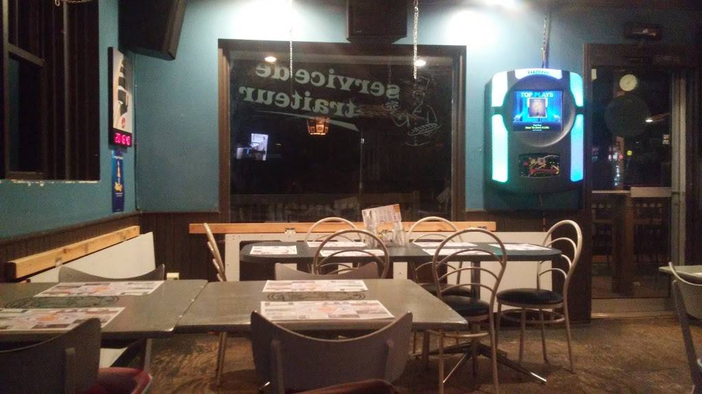 Cafe Bistro Pub Pile Ou Face | restaurant | 226 Rue Principale, Saint-Léonard-dAston, QC J0C 1M0, Canada | 8193992440 OR +1 819-399-2440