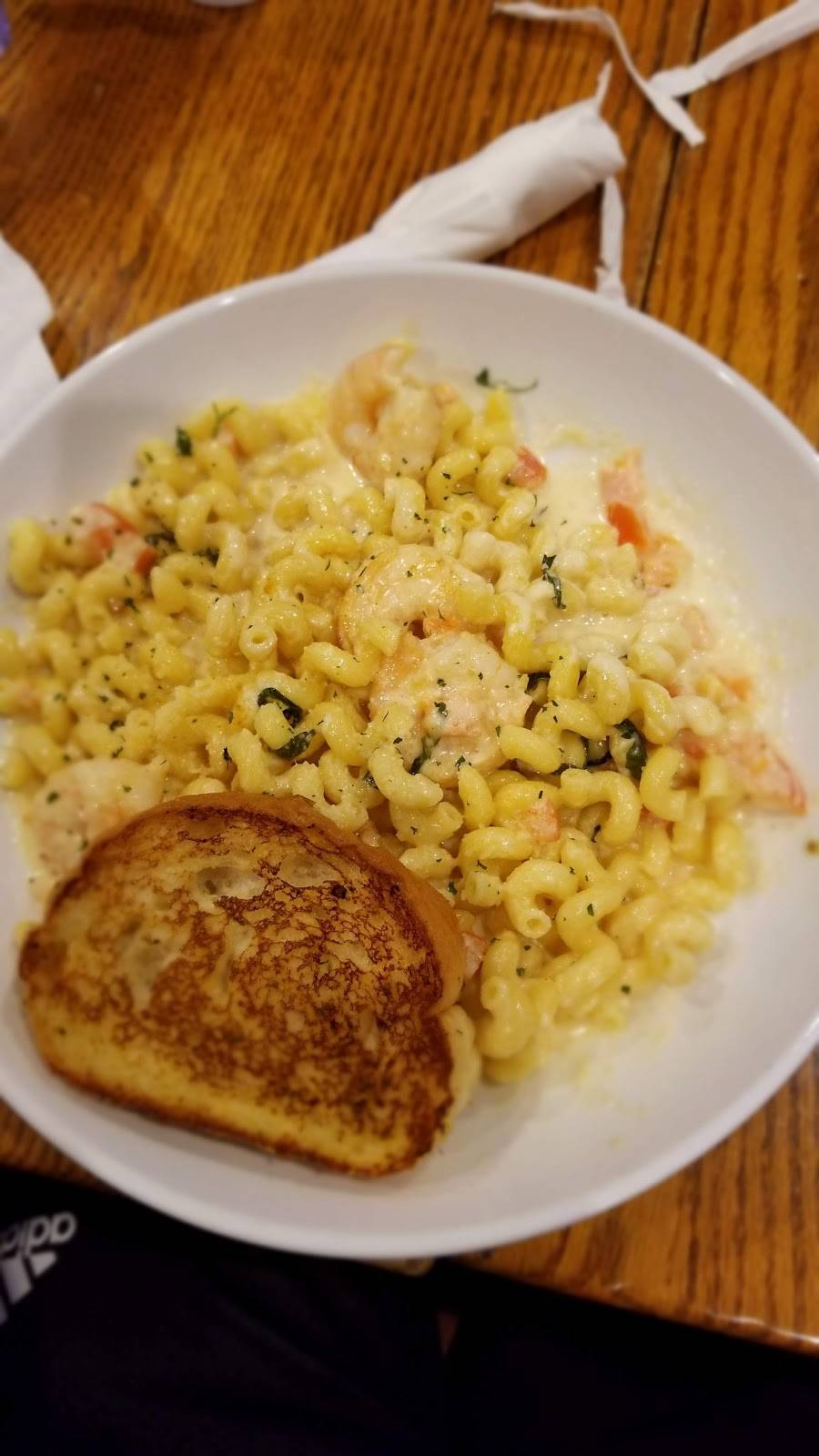 Gators Den Sports Grill | restaurant | 4200 NW 97th Blvd, Gainesville, FL 32606, USA | 3523314875 OR +1 352-331-4875