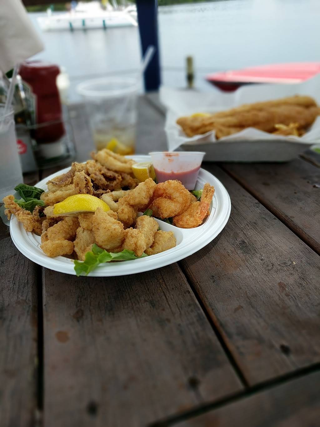 Hooks Waterfront Bar and Grill | restaurant | 611 Destiny Dr, Ruskin, FL 33570, USA | 8139381152 OR +1 813-938-1152