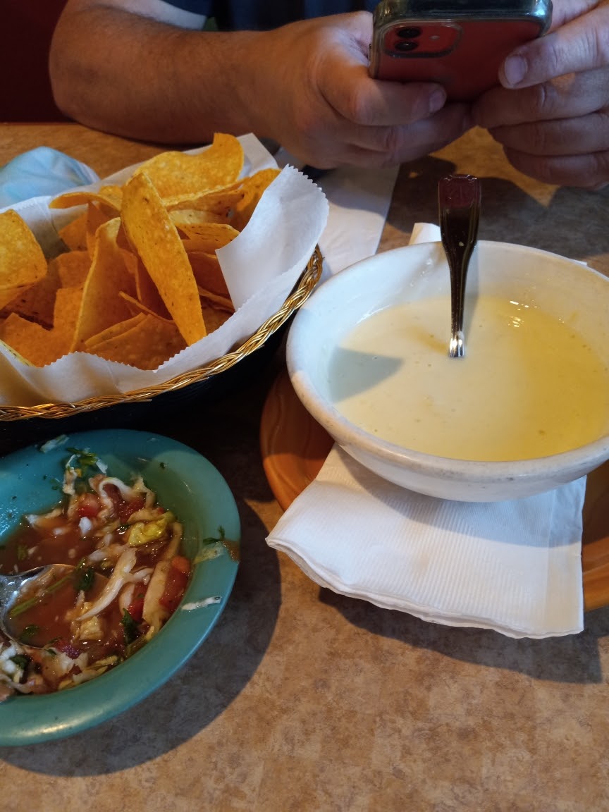 El Porton Restaurant | restaurant | 340 Valley Mall Pkwy, East Wenatchee, WA 98802, USA | 5098865830 OR +1 509-886-5830