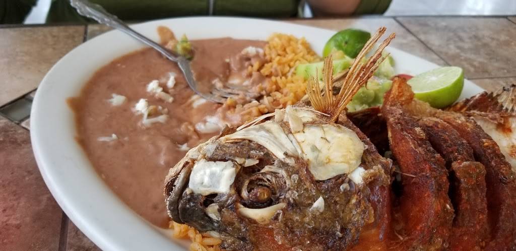 Los Caporales Mexican Food & Seafood Restaurant | restaurant | 2112 E California Ave, Bakersfield, CA 93307, USA | 6613278566 OR +1 661-327-8566